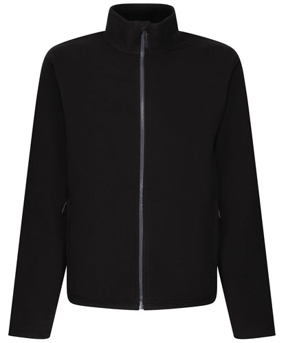 Tryck din logga på Fleece från Regatta Honestly Made - Anpassa Ärligt tillverkad återvunnen microfleece med full dragkedja i färgen Svart för företag, föreningar och privatpersoner