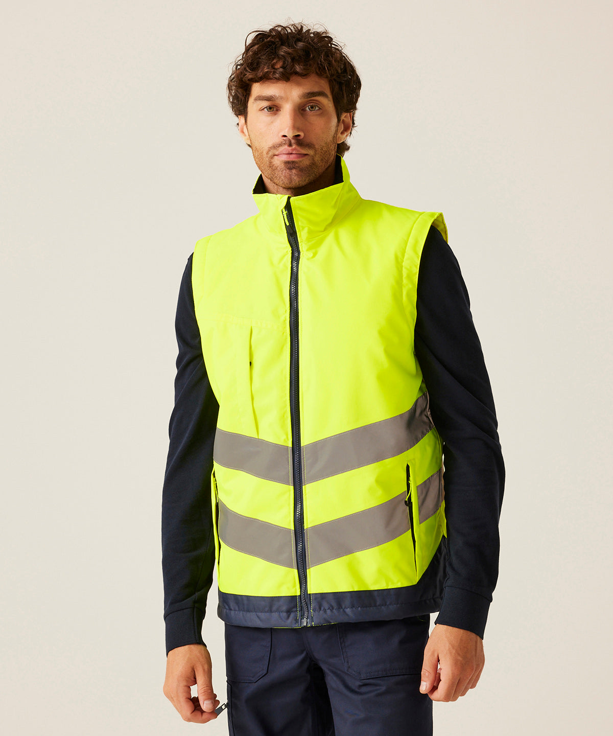 Tryck din logga på Termovästar från Regatta High Visibility - Anpassa Proffsig kroppsvärmare med hög visibilitet i färgen för företag, föreningar och privatpersoner