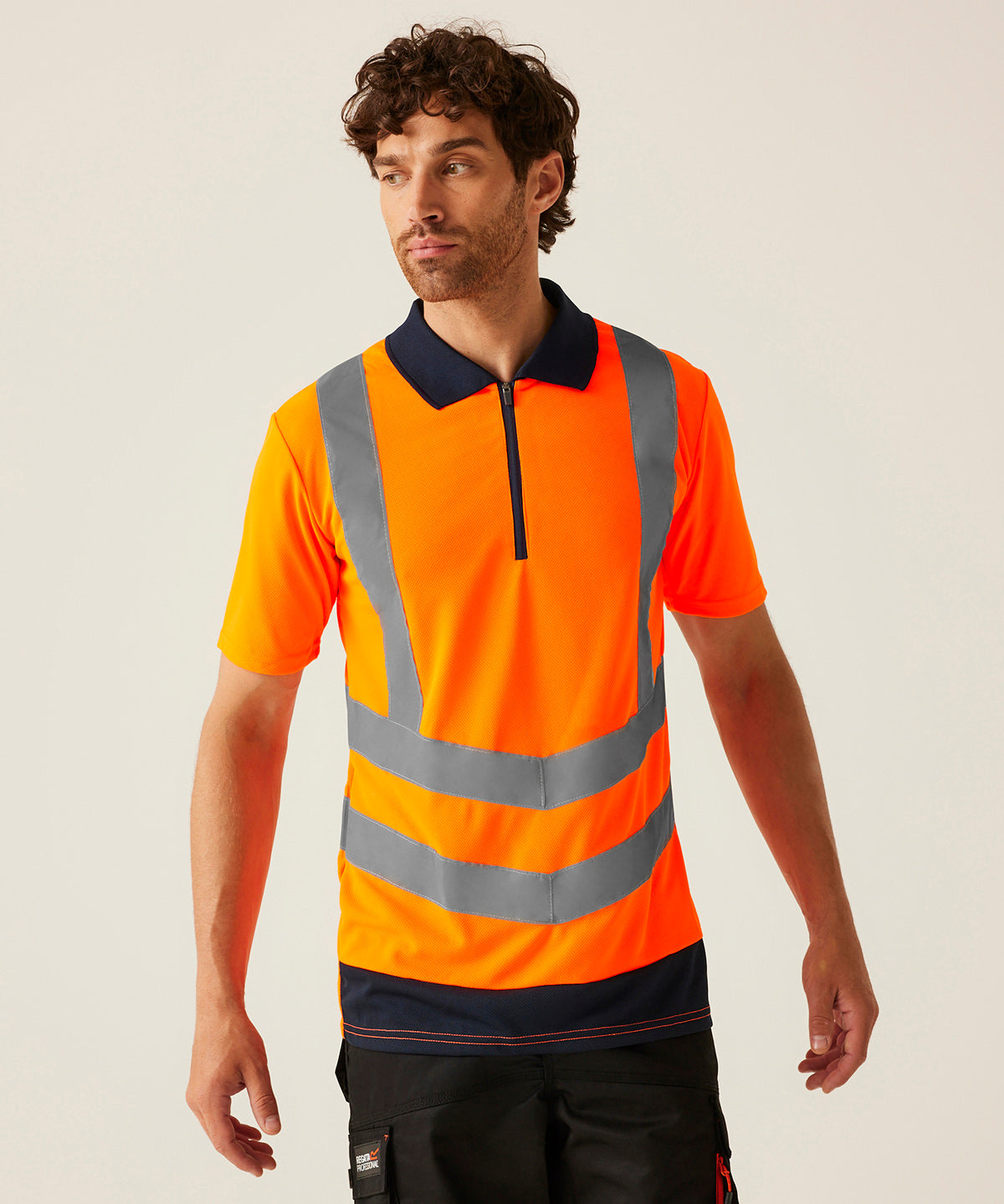 Tryck din logga på Piké från Regatta High Visibility - Anpassa Hi-Vis Pro Polo i färgen för företag, föreningar och privatpersoner