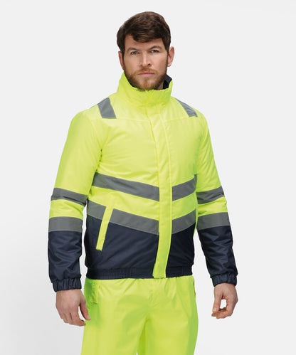 Tryck din logga på Jackor från Regatta High Visibility - Anpassa Pro hi-vis klassisk bomberjacka i färgen för företag, föreningar och privatpersoner