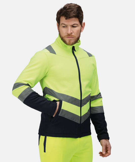 Tryck din logga på Softshelljackor från Regatta High Visibility - Anpassa Pro hi-vis softshell-jacka i färgen för företag, föreningar och privatpersoner
