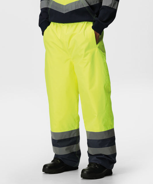 Tryck din logga på Byxor från Regatta High Visibility - Anpassa Pro hi-vis isolerade överdragsbyxor i färgen för företag, föreningar och privatpersoner