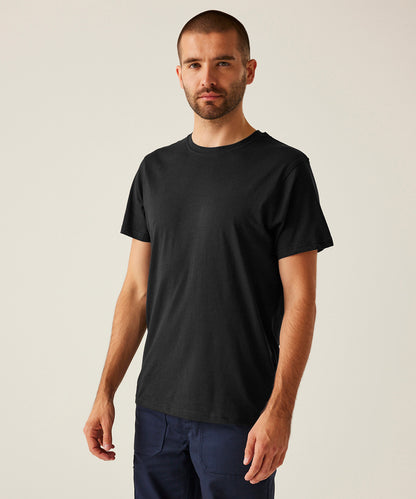 Tryck din logga på T-shirts från Regatta Professional - Anpassa Pro soft-touch t-shirt i bomull i färgen för företag, föreningar och privatpersoner