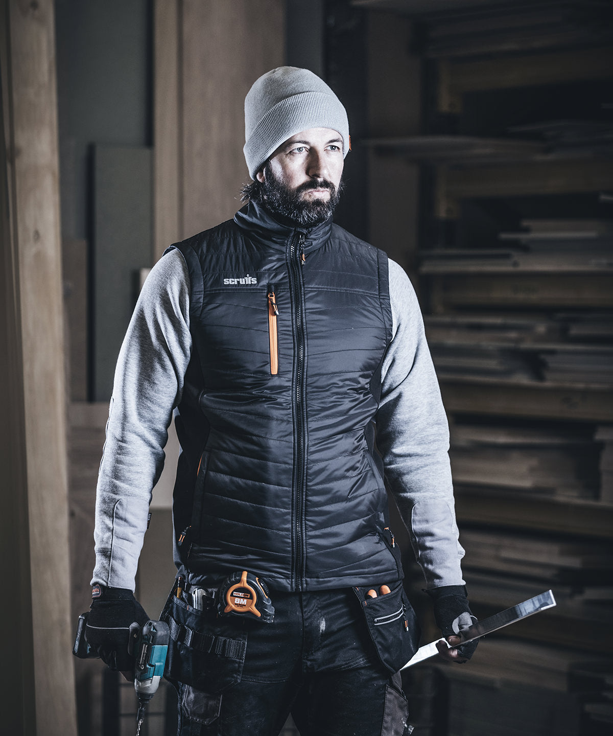 Tryck din logga på Termovästar från Scruffs - Anpassa Trade bodywarmer i färgen för företag, föreningar och privatpersoner