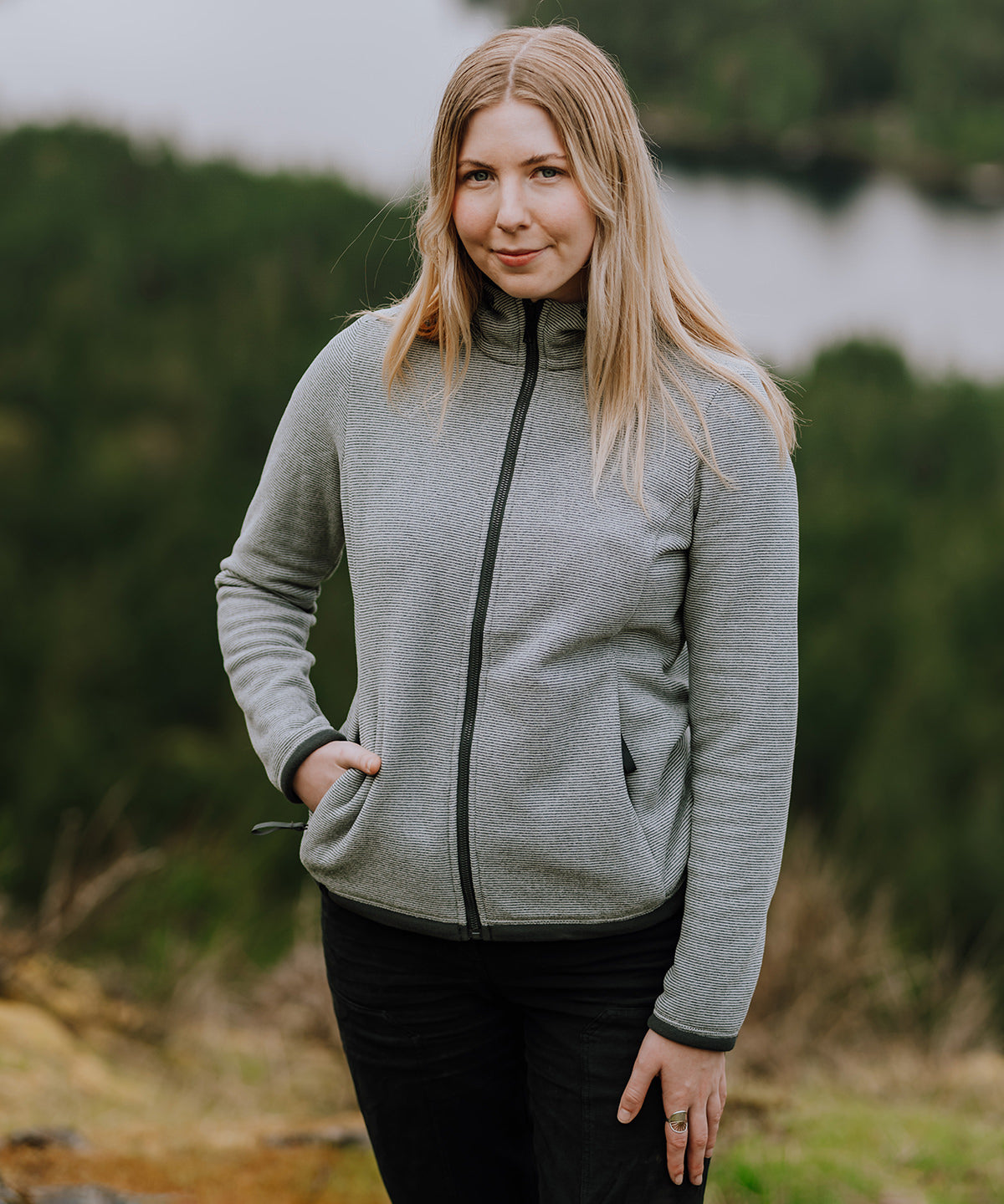 Tryck din logga på Hoodies från Stormtech - Anpassa Dam Medusa fleece hoodie i färgen för företag, föreningar och privatpersoner