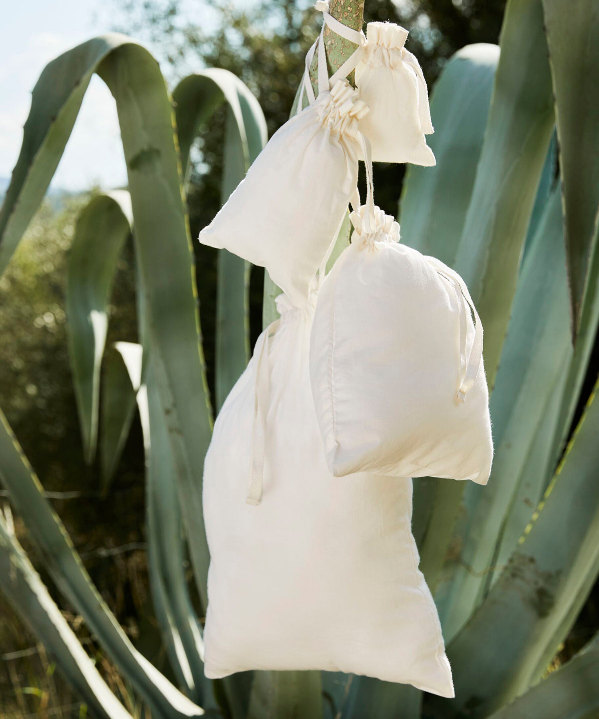 Tryck din logga på Väskor från Westford Mill - Anpassa Väska med snörning i ekologisk bomull i färgen för företag, föreningar och privatpersoner