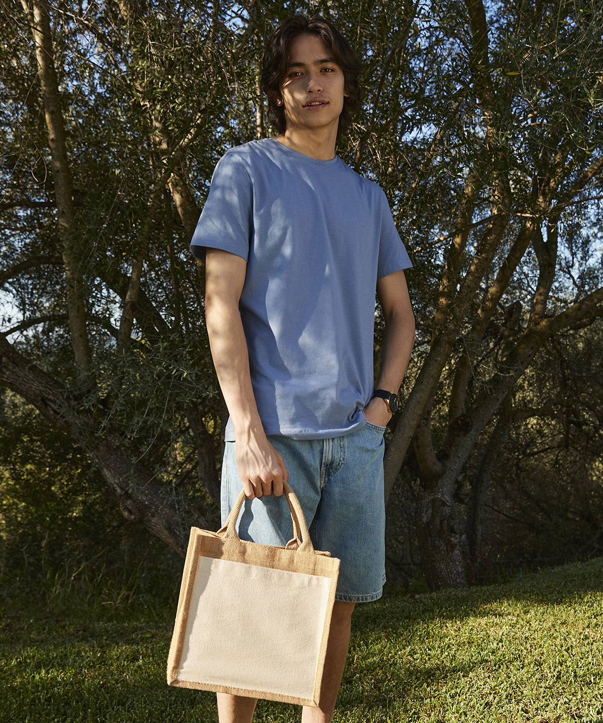 Tryck din logga på Väskor från Westford Mill - Anpassa Jute Midi Tote with Cotton Pocket i färgen för företag, föreningar och privatpersoner