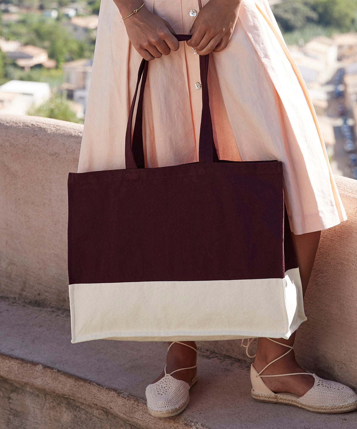 Tryck din logga på Väskor från Westford Mill - Anpassa EarthAware Organic Contrast Shopper i färgen för företag, föreningar och privatpersoner