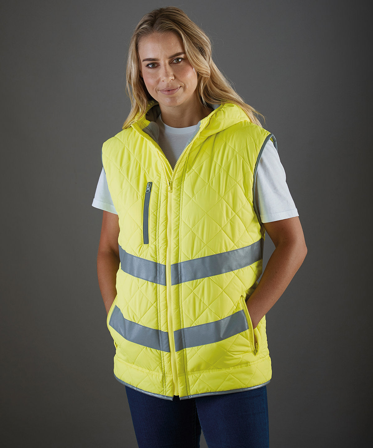 Tryck din logga på Termovästar från Yoko - Anpassa Hi-vis väst Kensington med huva i färgen för företag, föreningar och privatpersoner