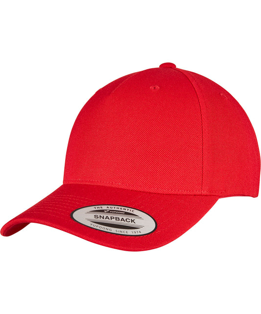 Tryck din logga på Kepsar från Flexfit by Yupoong - Anpassa YP Klassisk 5-panel premium snapback keps med böjd visir i färgen för företag, föreningar och privatpersoner