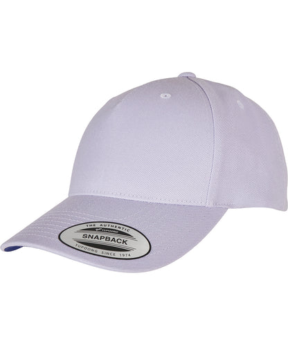 Tryck din logga på Kepsar från Flexfit by Yupoong - Anpassa YP Klassisk 5-panel premium snapback keps med böjd visir i färgen Ljus lila One Size för företag, föreningar och privatpersoner
