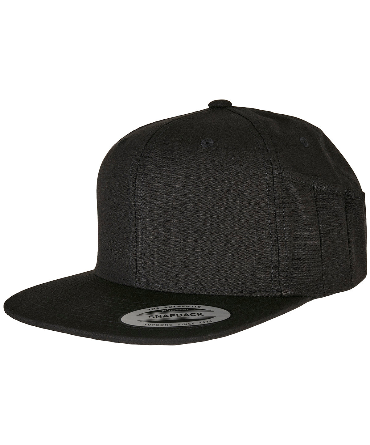 Tryck din logga på Kepsar från Flexfit by Yupoong - Anpassa Snapback-keps med pennhållare i färgen Svart One Size för företag, föreningar och privatpersoner