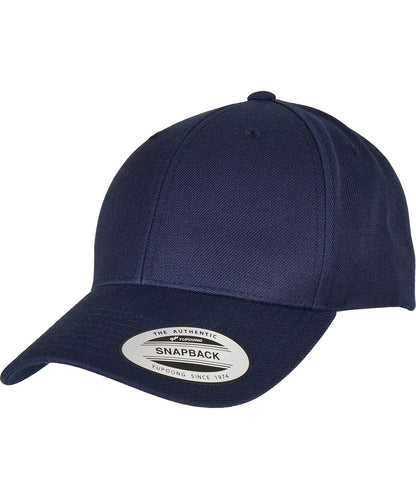 Tryck din logga på Kepsar från Flexfit by Yupoong - Anpassa Flexfit YP - Premium snapback-keps med böjd visir i färgen Marinblå One Size för företag, föreningar och privatpersoner