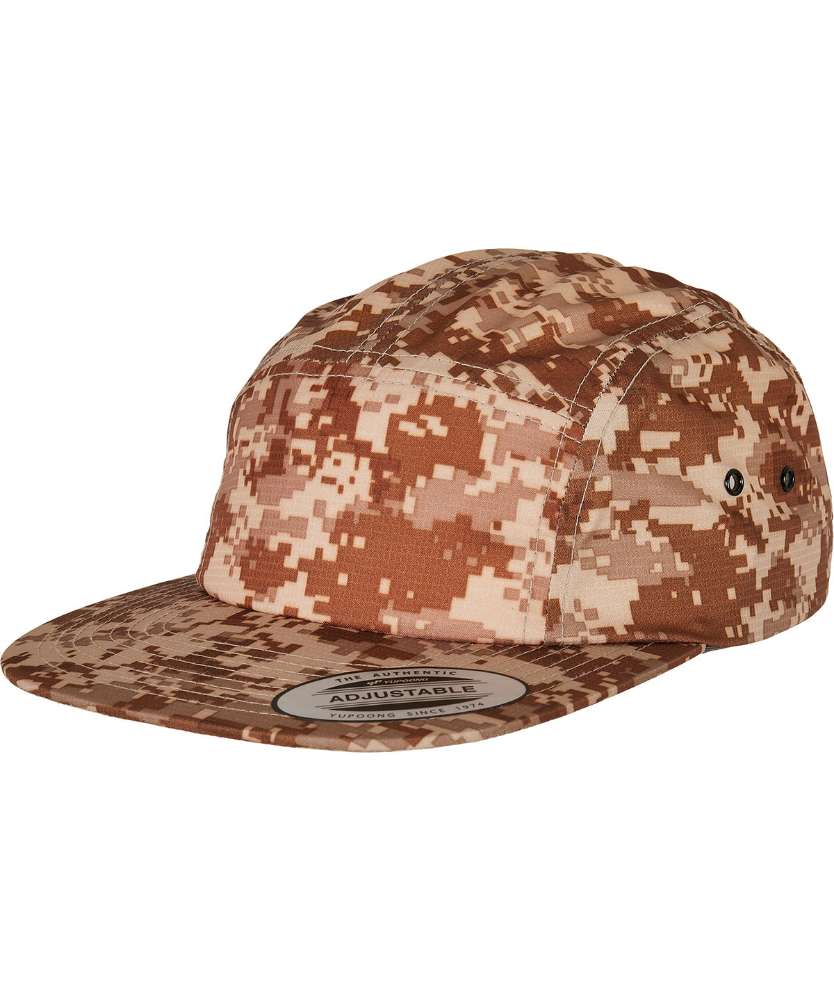 Tryck din logga på Kepsar från Flexfit by Yupoong - Anpassa YP - Jockeykeps i digital camo i färgen Beige One Size för företag, föreningar och privatpersoner