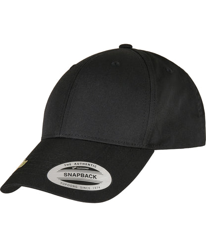 Tryck din logga på Kepsar från Flexfit by Yupoong - Anpassa Flexfit YP - Snapback i återvunnen poly twill i färgen för företag, föreningar och privatpersoner
