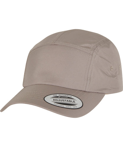 Tryck din logga på Kepsar från Flexfit by Yupoong - Anpassa Flexfit YP - Jockey elastisk keps i färgen Khaki One Size för företag, föreningar och privatpersoner